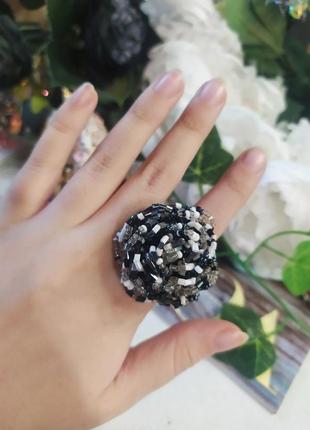 Кольцо из бисера черно белое