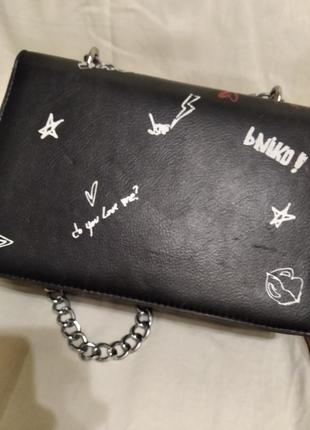 Сумка в стиле pinko love graffiti shoulder bag через плечо с цепочкой и принтом3 фото