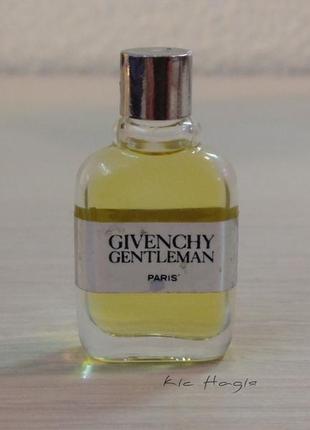 Givenchy gentleman

edt, 3 ml мініатюра - оригінал, вінтаж / раритет1 фото
