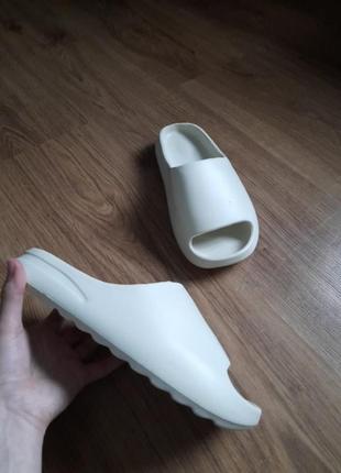 Шльпки в стилі adidas yeeze slide