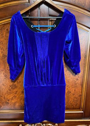 Синє оксамитове плаття з об'ємним рукавом-ліхтариком