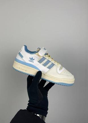 Женские белые кожаные кроссовки adidas forum low 84 carolina white gz1893