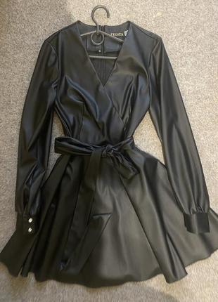 Невероятное платье из эко-кожи с