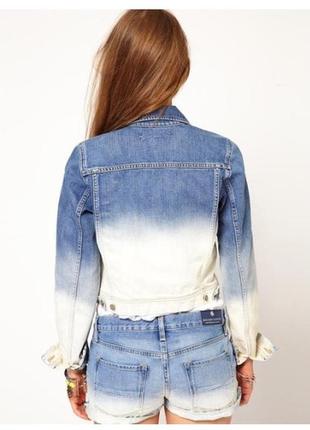 Стильна джинсова куртка укорочена з ефектом омбре maison scotch5 фото