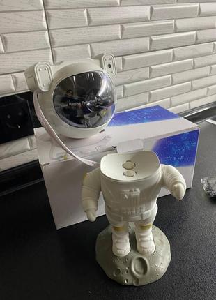 Ночник проектор зоряного неба великий космонавт – лазерний світильник проектор астронавт з пультом3 фото