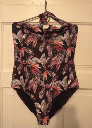 Суцільний купальник великого розміру