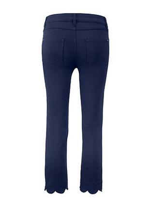 Качественные стрейч-джинсы с вышивкой, длина 7/8 от tchibo(германия)3 фото