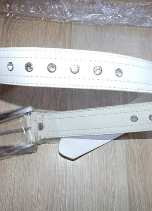Белый ремень со стразами