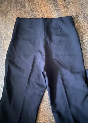 Черные базовые брюки прямые брюки укороченные брюки с стрелками mango чёрное прямое брюки базовое брюки трубы брючины со строчками3 фото