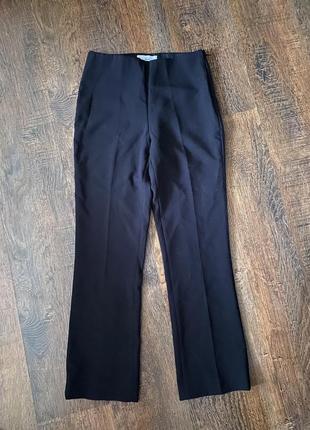 Черные базовые брюки прямые брюки укороченные брюки с стрелками mango чёрное прямое брюки базовое брюки трубы брючины со строчками2 фото