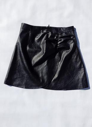 Стильная короткая чёрная юбка shein кожзам