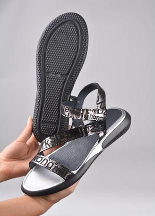 Женские босоножки с надписями серебристые натуральная кожа сандалии кожаные серебряные черные3 фото