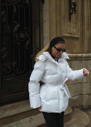Женская зимняя короткая куртка пуховик с поясом5 фото