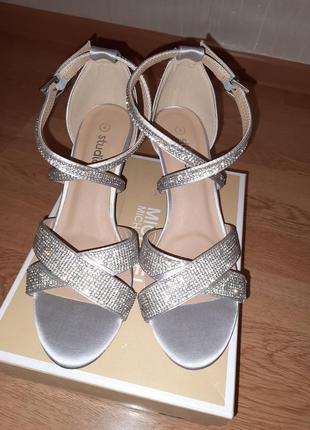 Туфли со стразами размер 4