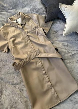 Стильное платье-халат под кожу, размер xs-s