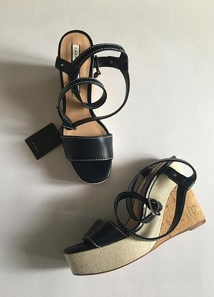 Босоножки на танкетке 37 размер (7302301010)