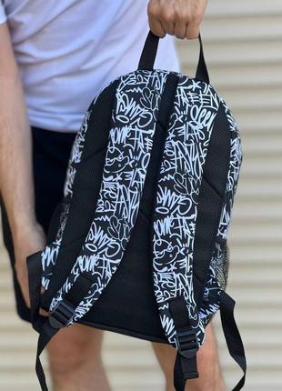 Чорний рюкзак з графіті з білим жіночий чоловічий шкільний спортивний для студентів2 фото