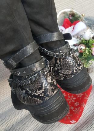 Дуже круті стильні черевики чобітки зміїний принт з ремінцям, закльопками і ланцюжками5 фото