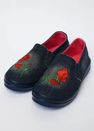 Джинсовые тапочки с вышивкой розы / мокасины тапочки