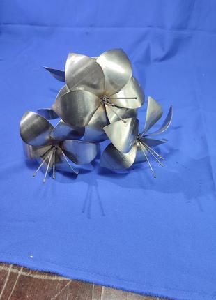 Металеві квіти з нержавіючої сталі нержавійки букет з трьох квітів ручна робота вічний букет2 фото
