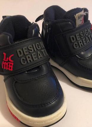 Высокие детские кроссовки 19 размера