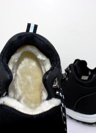 Черные зимние нубуковые ботинки на меху4 фото