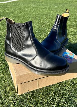 Женские кожаные ботинки dr martens 2976 chelsea bogner moschino