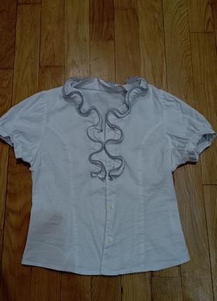 Белая школьная рубашка с коротким рукавом