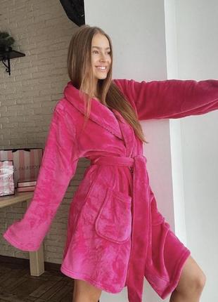 Халат яскраво-рожевий logo short cozy robe pink victoria's secret