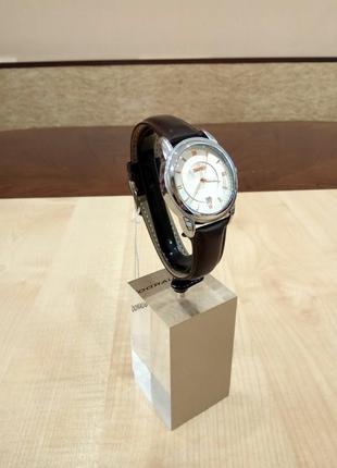 Стильные женские часы известного бренда. оригинал.3 фото