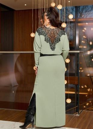 Довга вечірня сукня жіноча красива стильна з мереживом на спині та розрізами з боків великі розміри3 фото