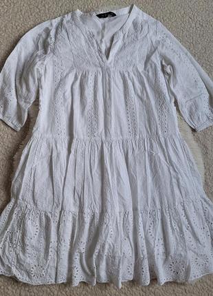 Бавовняна сукня з прошви з актуальними широкими рукавами1 фото