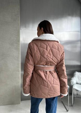 Куртка женская теплая зимняя на зиму базовая без капюшона утеплена мехом с поясом короткая длинная черная бежевая коричневая розовая пуховик стеганая7 фото