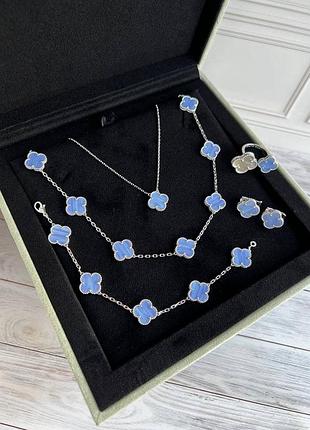 Серьги в стиле van cleef с холлцедоном