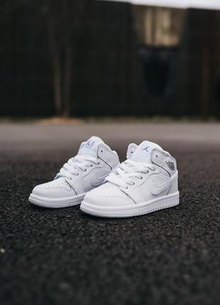 Дитячі кросівки nike jordan white3 фото