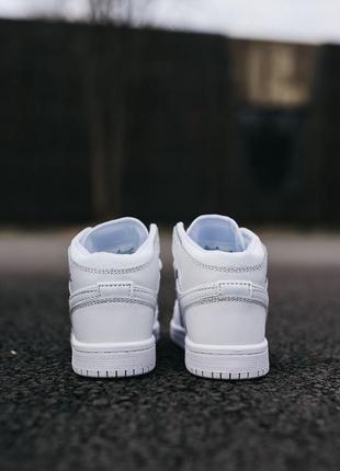 Дитячі кросівки nike jordan white9 фото