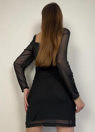 Черное платье с рукавами сеткой с драпировкой на груди5 фото