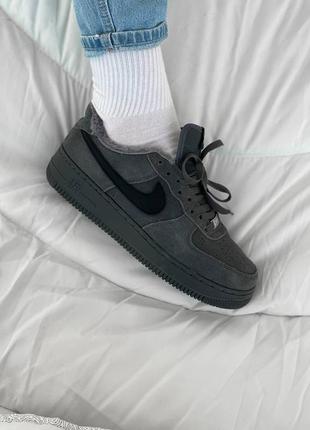 Зимние кроссовки nike air force 1 low fur grey premium тёмно-серые на меху 36-45 р5 фото