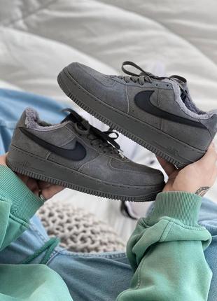 Зимние кроссовки nike air force 1 low fur grey premium тёмно-серые на меху 36-45 р7 фото