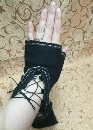 Вовняні трикотажні рукавички без пальчиків з декоративним шнурівкою, прикрашений5 фото