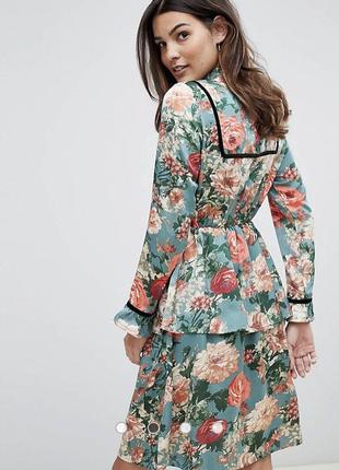 Платье бренда vila в цветочный принт длины миди размер s свободного кроя романтичное нарядное цветочное платье7 фото