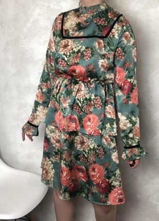 Платье бренда vila в цветочный принт длины миди размер s свободного кроя романтичное нарядное цветочное платье3 фото