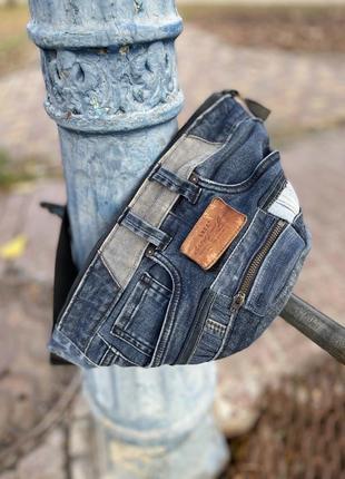 Сумка на пояс в технике upcycle jeans