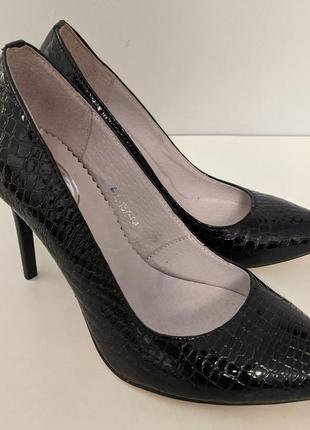 Женские лаковые кожаные туфли на каблуке4 фото