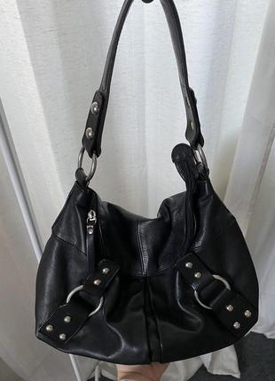 Актуальная кожаная чёрная сумка с кольцами made in italy4 фото