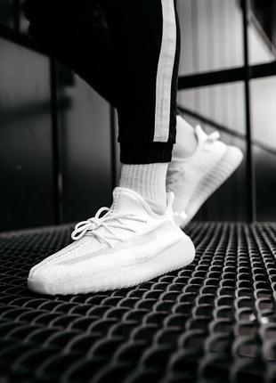 Кроссовки adidas yeezy  boost 350 v2 triple/white кросівки3 фото