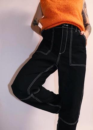 Трендовые джинсы с белой нитью