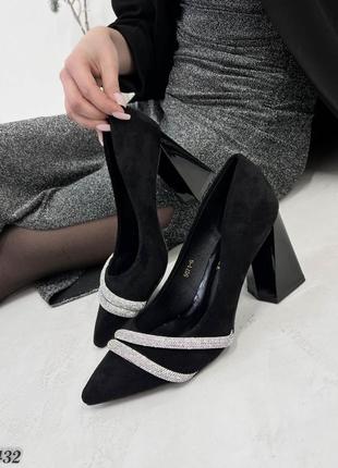 Женские туфли на каблуке, черные7 фото