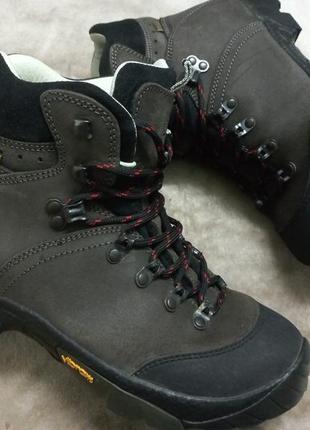 Ботинки.сапожки кожа муж.39р. vibram румыния