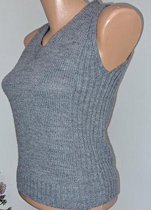 В'язана жилетка на 10-12 років